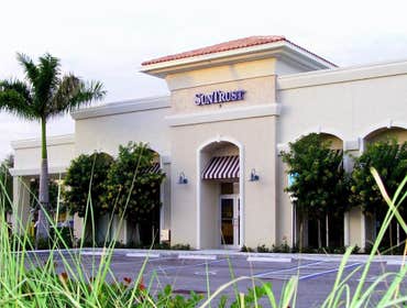 Glades Crossing This 6,400 Square Foot Plaza located in Weston, Florida contains a SunTrust Bank, Dentist's Office and two professional offices.