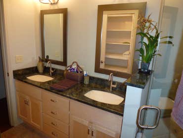 Double vanity sinks