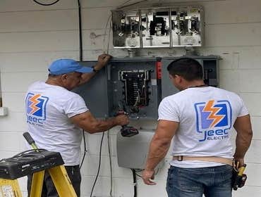Photos by Jeec Electric, LLC #1 Safety first in Southgate!
Today we tackled a full electrical panel upgrade for a duplex right here in Sarasota. Older 