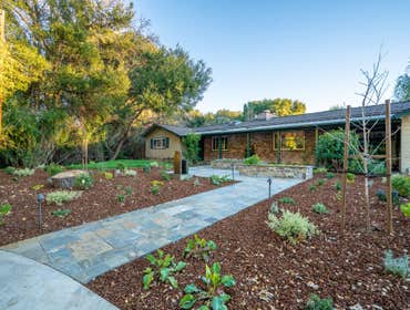 Charming Outdoor Landscape (Walkway)
