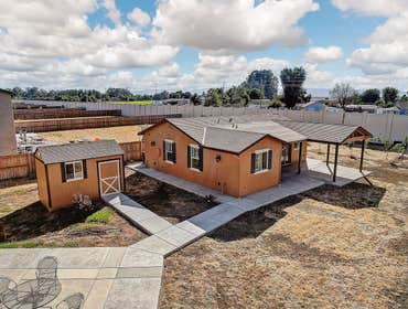 1 Bedroom 1200sf ADU with Porch and Office