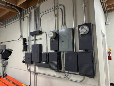 ⚡ Commercial Multi-Panel Electrical Distribution Upgrade Installation and modernization of commercial electrical distribution equipment for a multi-sys