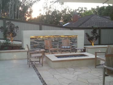 Screen wall & Fire pit