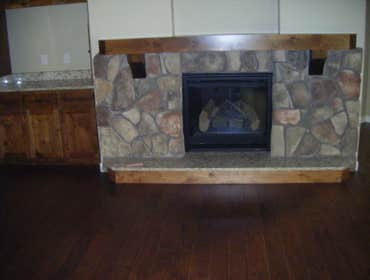 Fireplace w/hearth/mantle