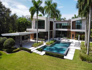 Modern Home outdoor pool