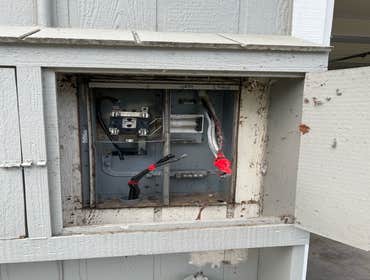 RES-2505972 Repair and replace main panelboard 125A
