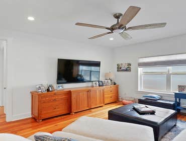 Bells River Residence Nestled in the serene Waterman’s Bluff in Yulee, FL, this exquisite home offers 3,046 sq ft of living space, expanding to a total