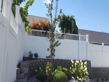 Vinyl Privacy/Picket Fence
