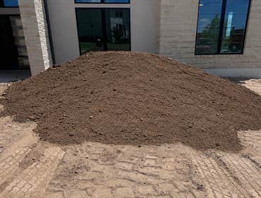 75/25 Topsoil Mix Delivery – Austin, TX