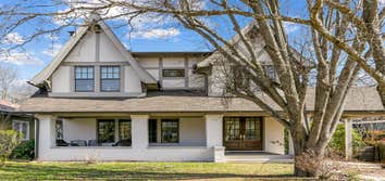 Winter Contemporary Tudor Remodel in City of Decatur, Georgia.
5 Bedrooms, 4-1/2 Baths 4,021 square feet.
Project Year: 2019
Country: United States
Zi
