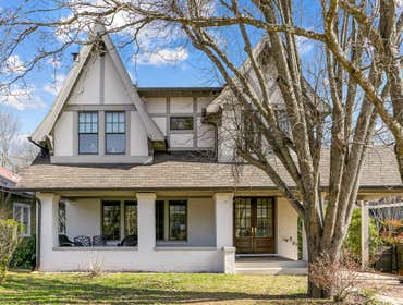 Winter Contemporary Tudor Remodel in City of Decatur, Georgia.
5 Bedrooms, 4-1/2 Baths 4,021 square feet.
Project Year: 2019
Country: United States
Zi