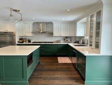 Green kithen remodel in Sammamish WA Check out our latest kitchen remodel in Sammamish.
Our clients had so many great design ideas, and our team at Sta