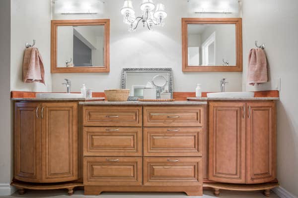Traditional Style Kitchen & Bath. Designer Gary Hartz with Kitchen for Cooks.
Kitchen Perimeter Celio 3cm Granite from Pental
Kitchen Island Fusio