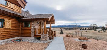 Chalet Home w/ views of Pikes Peak