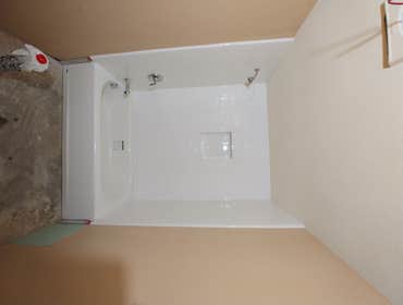 Photos by Agnes Lance #5 tub/shower