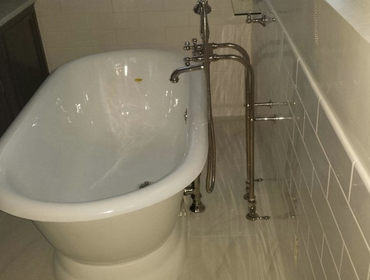 Vintage Bathroom Remodel in Burbank Our clients in Burbank wanted a vintage look in their kitchen. They went for a free-standing bath tub and 1920s fix