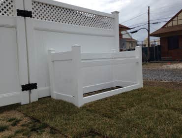 Garbage can corral in vinyl