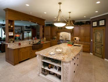 Elegant Kitchen with two finis