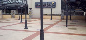 Restaurant Courtyard