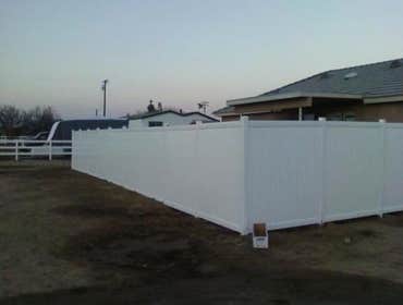 Privacy vinyl fencing