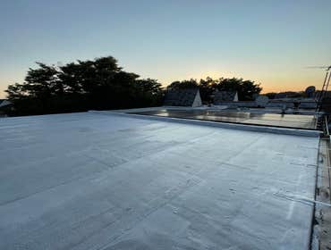 Flat Roof installation with Rubber 160 At Summit Sky, we provide top-quality Flat Roof installation with Rubber 160, using the torch application method