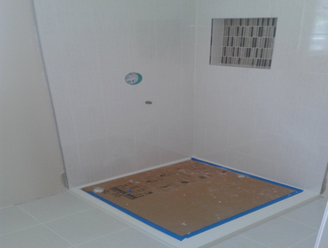 Shower 12"x8" printed ceramic tile with glass/stone mosaic niche trimmed out with chrome Schluter