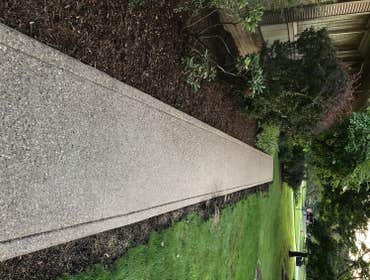 exposed aggregate walks photo by Potoroka Concrete
