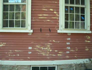 Painted one of the oldest houses in Kingston, MA. This project shows the extensive work that was done to this house from beginning to completion
