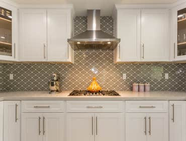 Highlander Rd. West Hills Complete Kitchen remodeling.
Structural wall removal, layout reconfiguration.
Warm modern style.