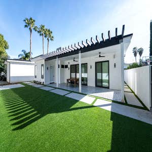 La Family Builders