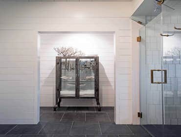 Woodview Residence A 2-story custom home in the Rosedale neighborhood of central Austin.