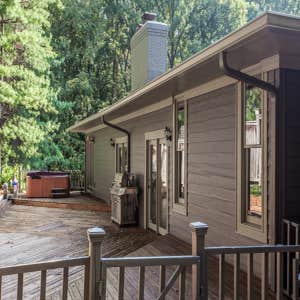 CUSTOM COLORS PAINTING COMPANY