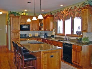 MCR Custom Kitchen Cabinet Refacing MCR Custom Kitchen Cabinet Refacing is a professional Warren cabinet refinishing company with years of experience 