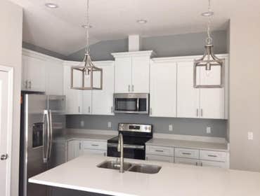 Fernandina Beach - 1347SF 3 bed 2 bath Custom Home 1 story 3 bed 2 bath 2 car garage, Quartz counters, fireplace, screen patio, outdoor shower