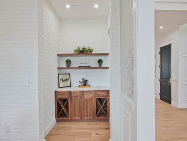 19348 Collier St, Tarzana, CA 91356 Brand new construction Cape Cod situated in the heart of Tarzana South of the Blvd, just a block from Ventura Blvd'