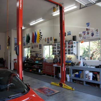 Custom Built Shop This beautiful custom built shop is 3900sq. ft. with 16ft high cellings, 10,000 lb car lift. Includes heating and air conditioning.