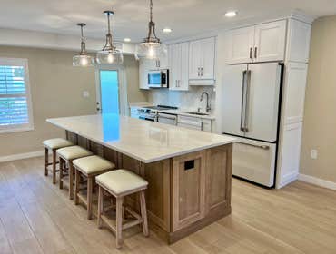 Tarpon Center Residence - Venice Island Coastal Renovation Located just steps from the Gulf of Mexico, this Venice Island condo underwent a complete tr