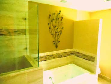 LynnLee Construction Group Custom Homes, Additions, Historical Renovations, Remodeling, Trade Professionals
Major Home Re-model (detached garage,