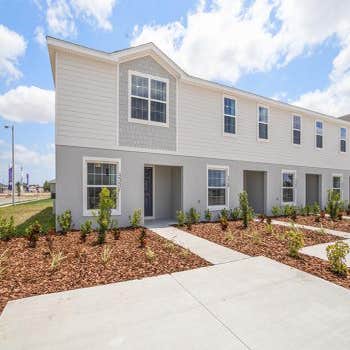 Highland Homes - Harbor at Lake Henry Townhomes