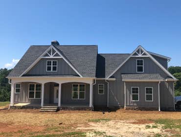 300 Ridge Road • Clarkesville