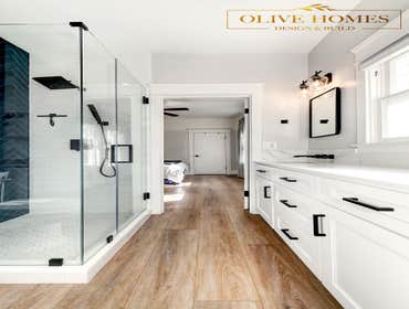 Coastal Chic Bathroom Remodel, Sacramento, CA 95818 This vibrant bathroom remodel creates a refreshing, spa-like escape with a captivating design. The 