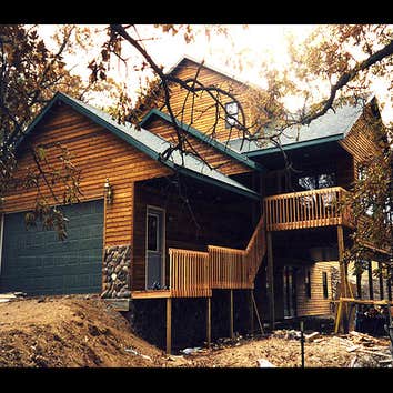New Construction Country Cabinets builds new houses, garages, pole sheds, decks, cabinets, staircases, and small commercial buildings. As a General Con