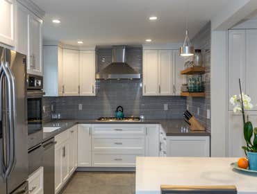 Boeing Ave. Los Angeles Addition to the kitchen, complete new kitchen.
Remodeling interior complete including all baths. flooring. painting.
replacin