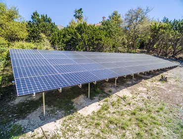 Chalk Knoll Location: Austin
Install Date: December, 2014
System Size: 19.6kW
Panel Type: SunPower 327W
Solar Contribution: 90%