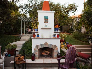 Outdoor fireplace