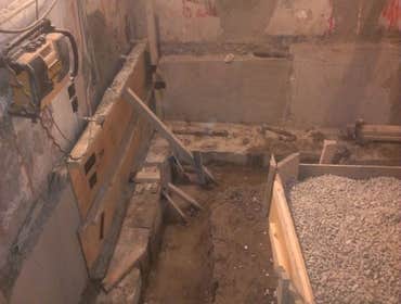 Foundation under pinned