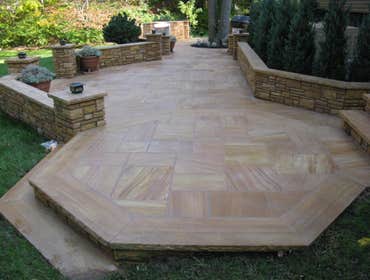 RETAINING WALLS Why building retaining walls? For erotion control, create planters, tear levels and more.