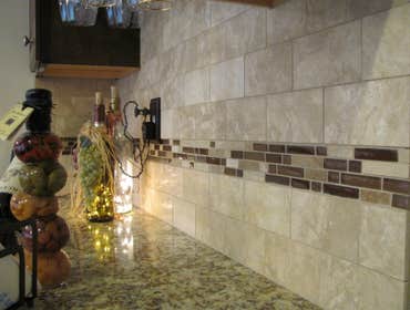 Behagan - Aristokraft cabinetry - Granite Aristokraft cabinetry - Eastland Door in Umber color.
Backsplash was a 3x6 durango honed with a caramel Trav