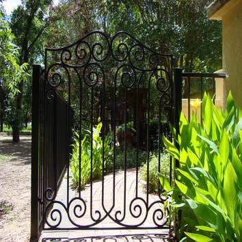 Gate