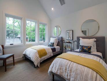 Woodview Residence A 2-story custom home in the Rosedale neighborhood of central Austin.